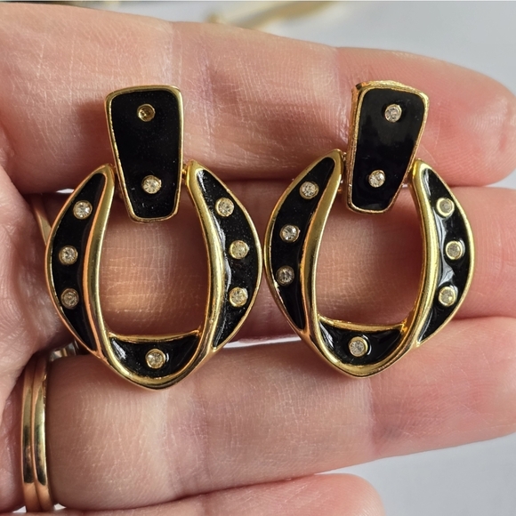 Vintage earrings black enamel hanging loop circle clip on gold tone hoop - Picture 11 of 11